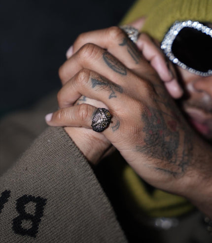 Bague 'OWLITE' worn by JEREMIH