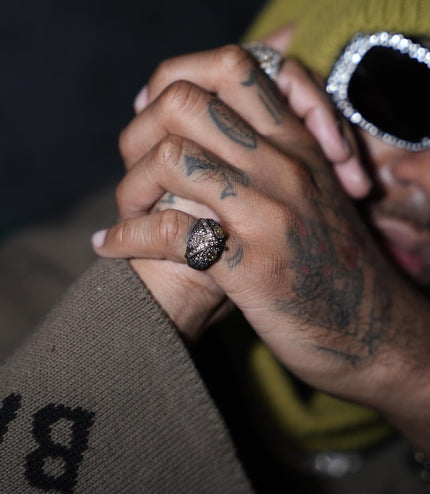 Bague 'OWLITE' worn by JEREMIH
