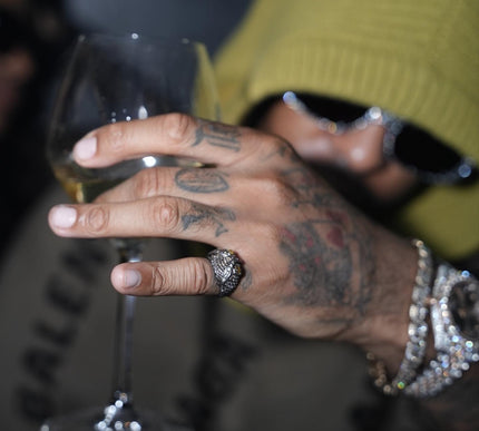 Bague 'OWLITE' worn by JEREMIH