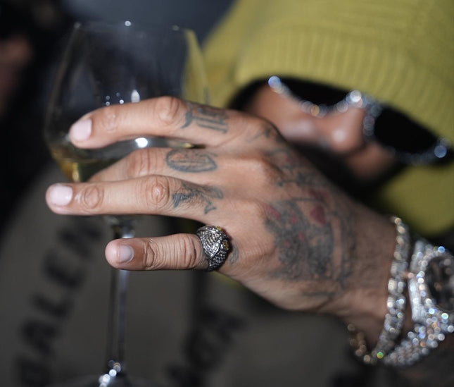 Bague 'OWLITE' worn by JEREMIH