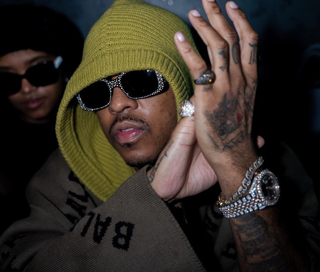 Bague 'OWLITE' worn by JEREMIH