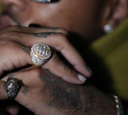 Bague 'OWLITE' worn by JEREMIH