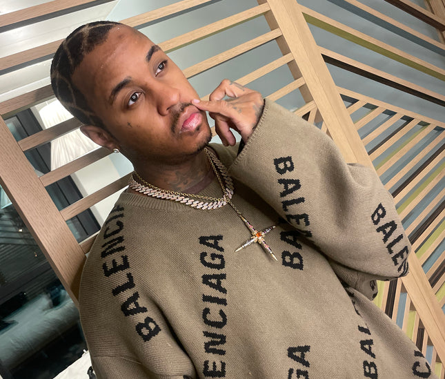Bague 'OWLITE' worn by JEREMIH