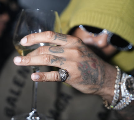 Bague 'OWLITE' worn by JEREMIH