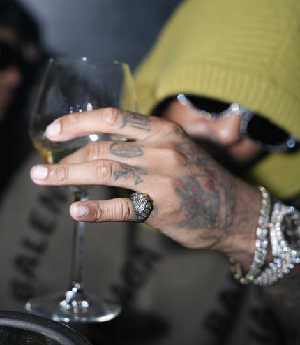 Bague 'OWLITE' worn by JEREMIH