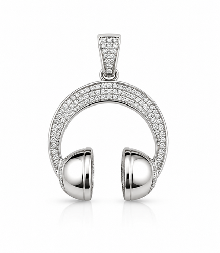 Pendentif Casque Audio Pavé – Élégance Contemporaine